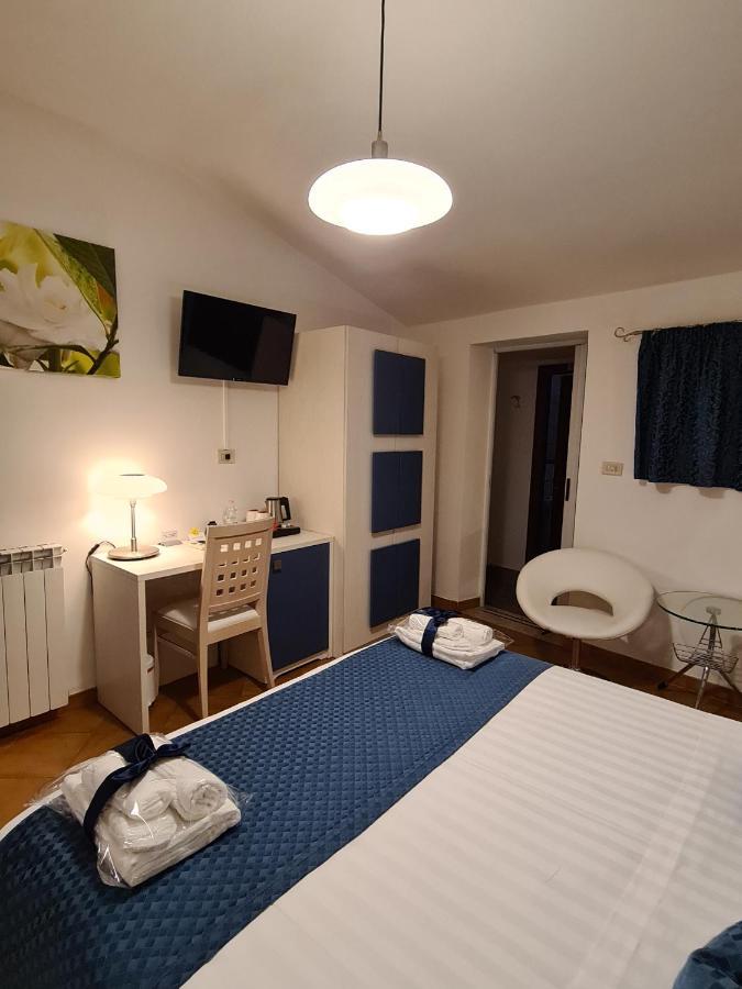 Albis Rooms Guest House Fiumicino Exterior photo