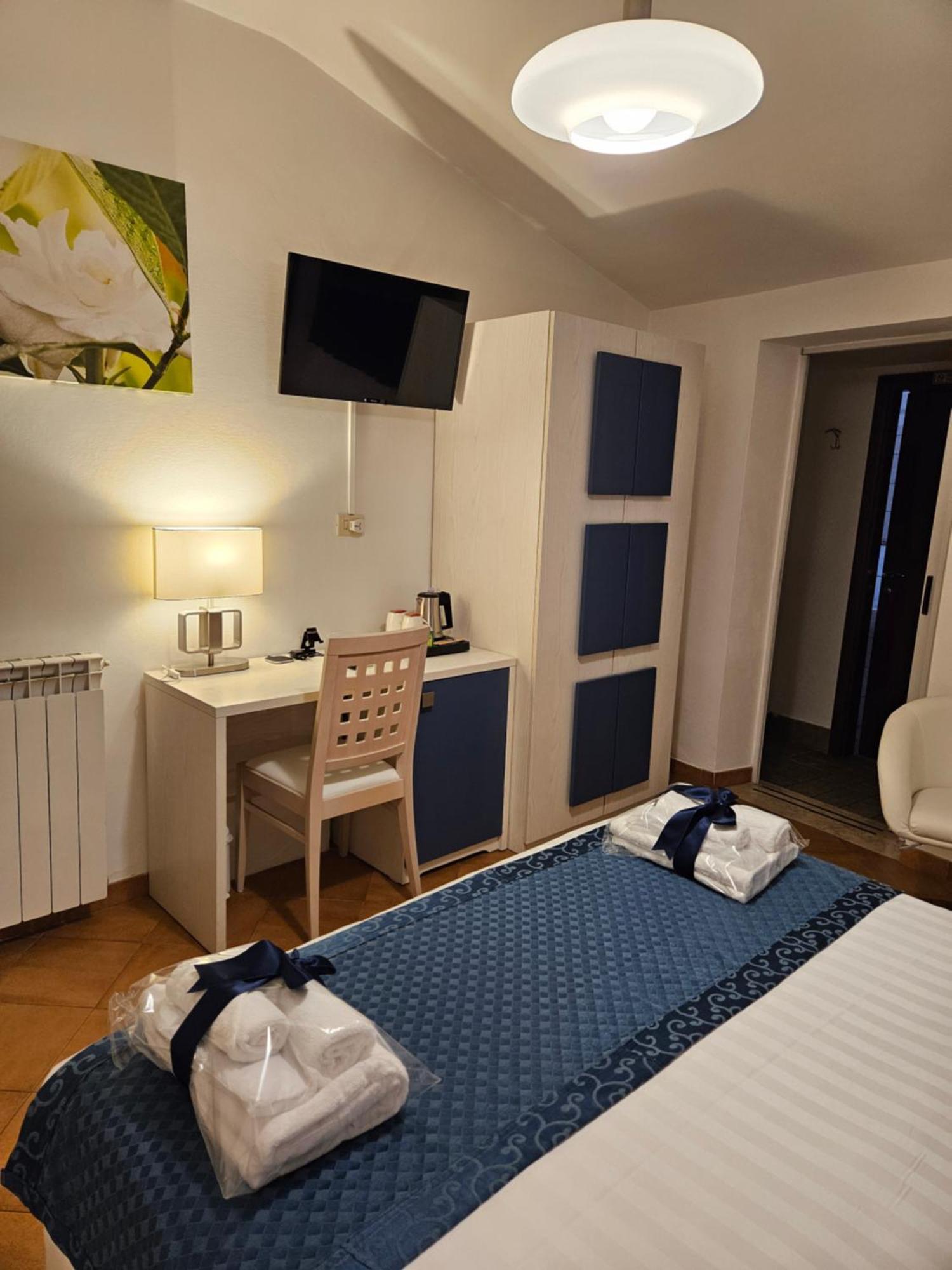 Albis Rooms Guest House Fiumicino Exterior photo