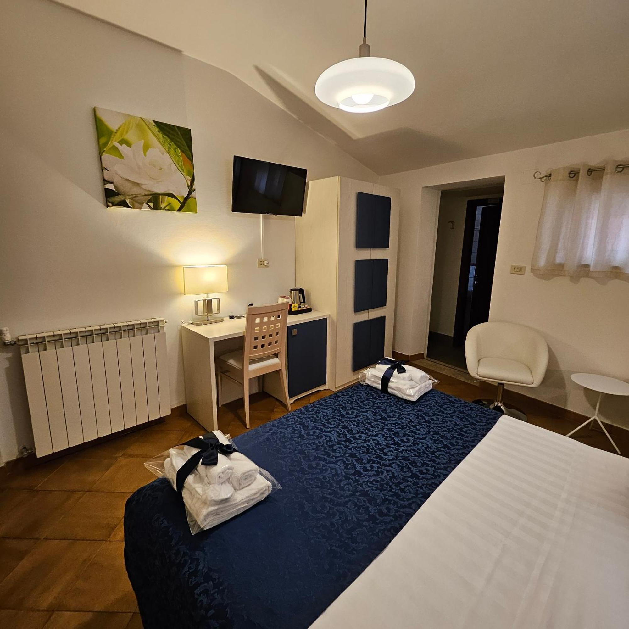 Albis Rooms Guest House Fiumicino Exterior photo